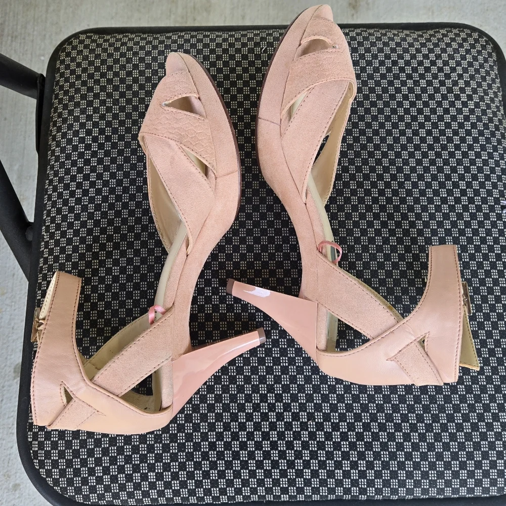 Nine West‎ Nude Crisscross Heels Excellent Condotions